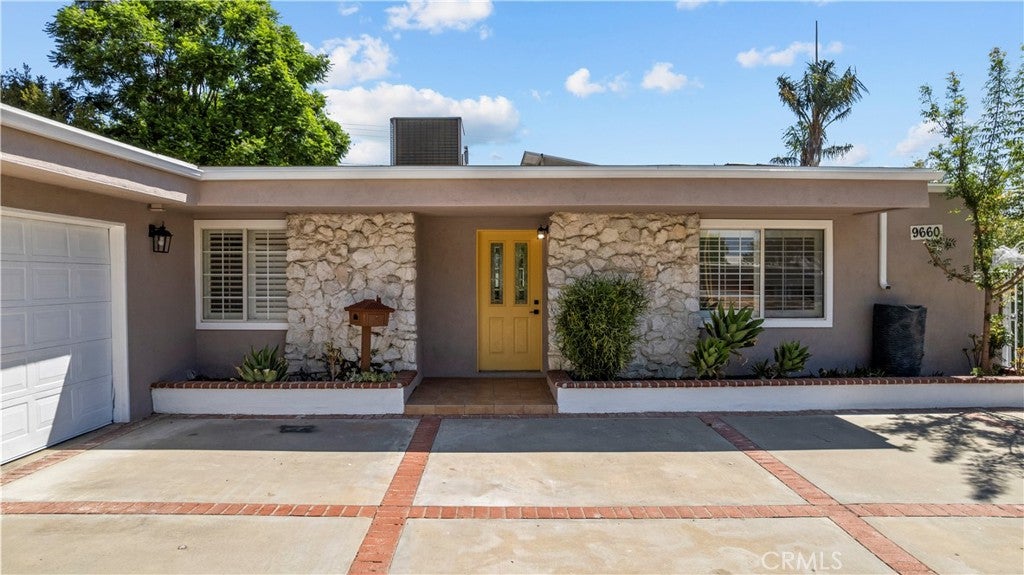 9660 Delco Avenue, Chatsworth CA 91311