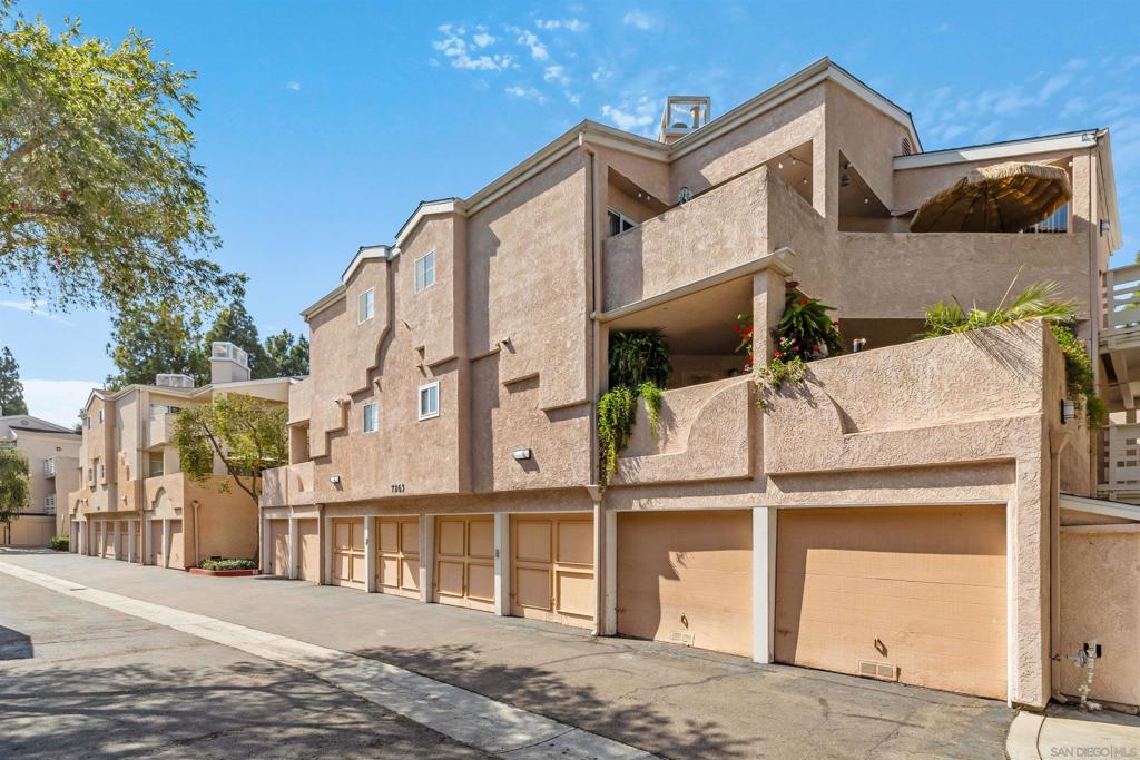 7263 Camino Degrazia 32, San Diego CA 92111