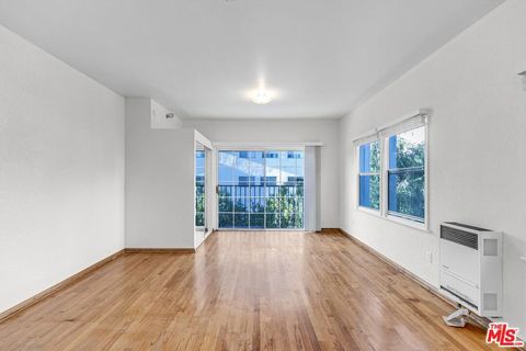 Photo of 26 Breeze Avenue #7, Venice, CA 90291 (MLS # 25622183)