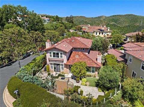 Photo of 16 Sunset Cove Cv, Newport Coast, CA 92657 (MLS # NP26117994)