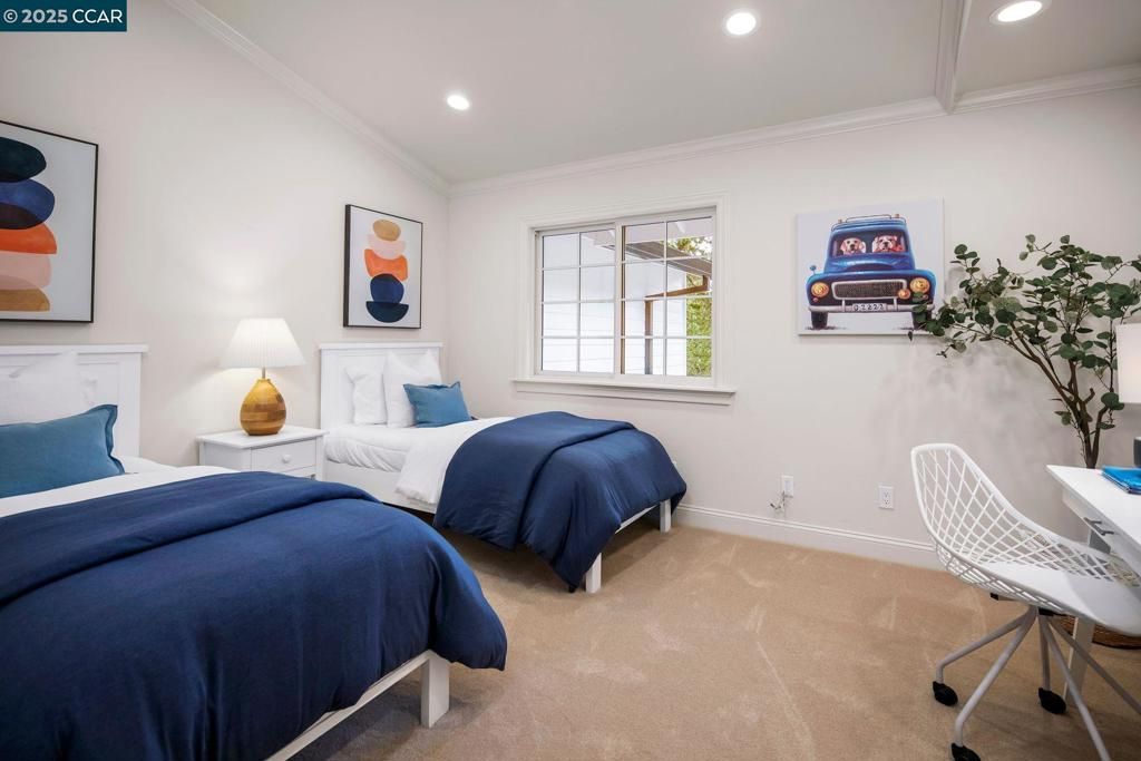 listing image 130725593318207272376
