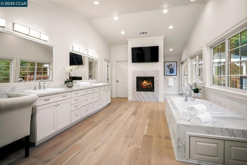 listing image 130724929028720085933