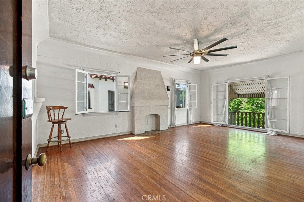 1118 S Sycamore
