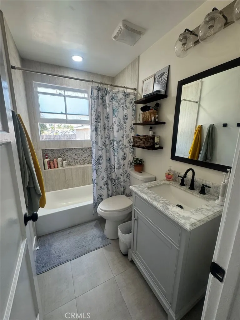 Lakewood, California 90712, United States, 3 Bedrooms Bedrooms, ,2 BathroomsBathrooms,Residential,Pending,188884