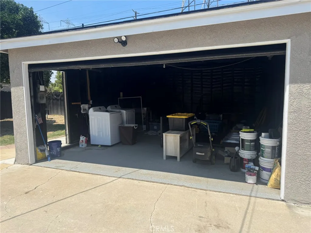 Lakewood, California 90712, United States, 3 Bedrooms Bedrooms, ,2 BathroomsBathrooms,Residential,Pending,188884