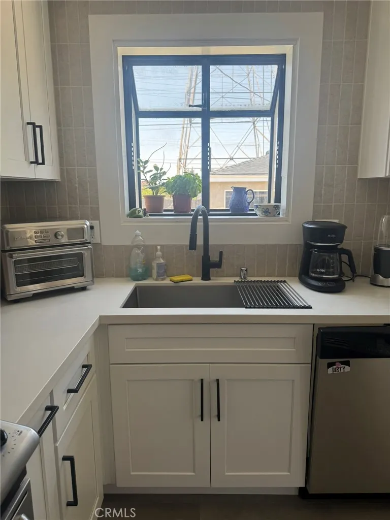 Lakewood, California 90712, United States, 3 Bedrooms Bedrooms, ,2 BathroomsBathrooms,Residential,Pending,188884