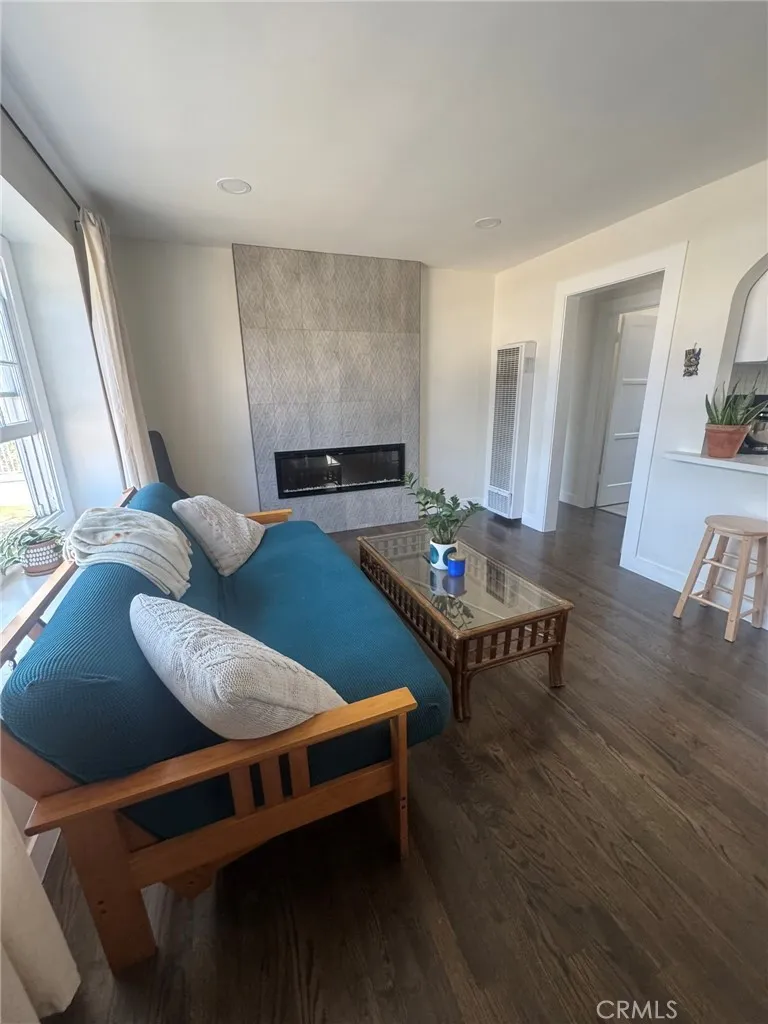 Lakewood, California 90712, United States, 3 Bedrooms Bedrooms, ,2 BathroomsBathrooms,Residential,Pending,188884