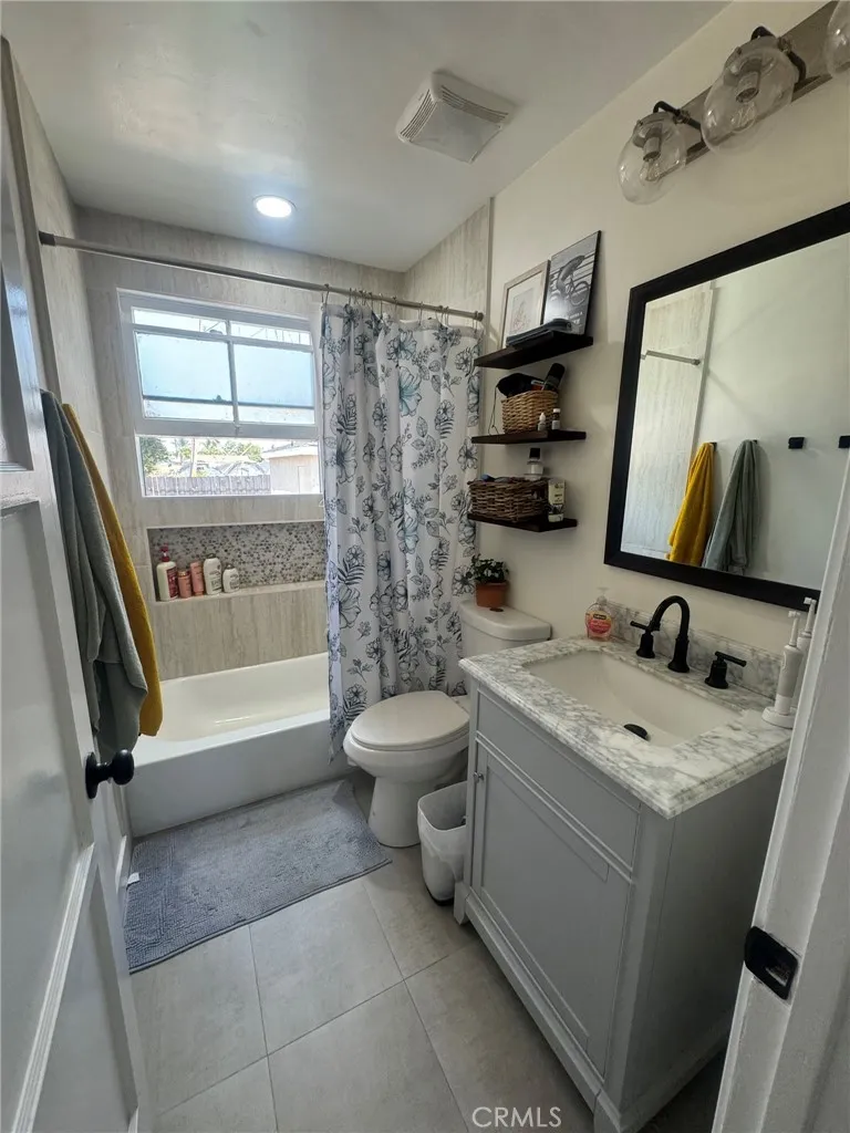 Lakewood, California 90712, United States, 3 Bedrooms Bedrooms, ,2 BathroomsBathrooms,Residential,Pending,188884