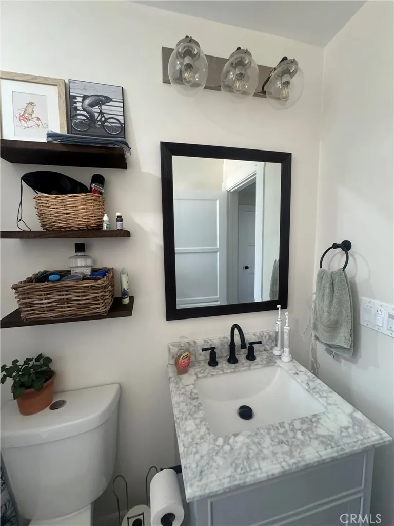 Lakewood, California 90712, United States, 3 Bedrooms Bedrooms, ,2 BathroomsBathrooms,Residential,Pending,188884