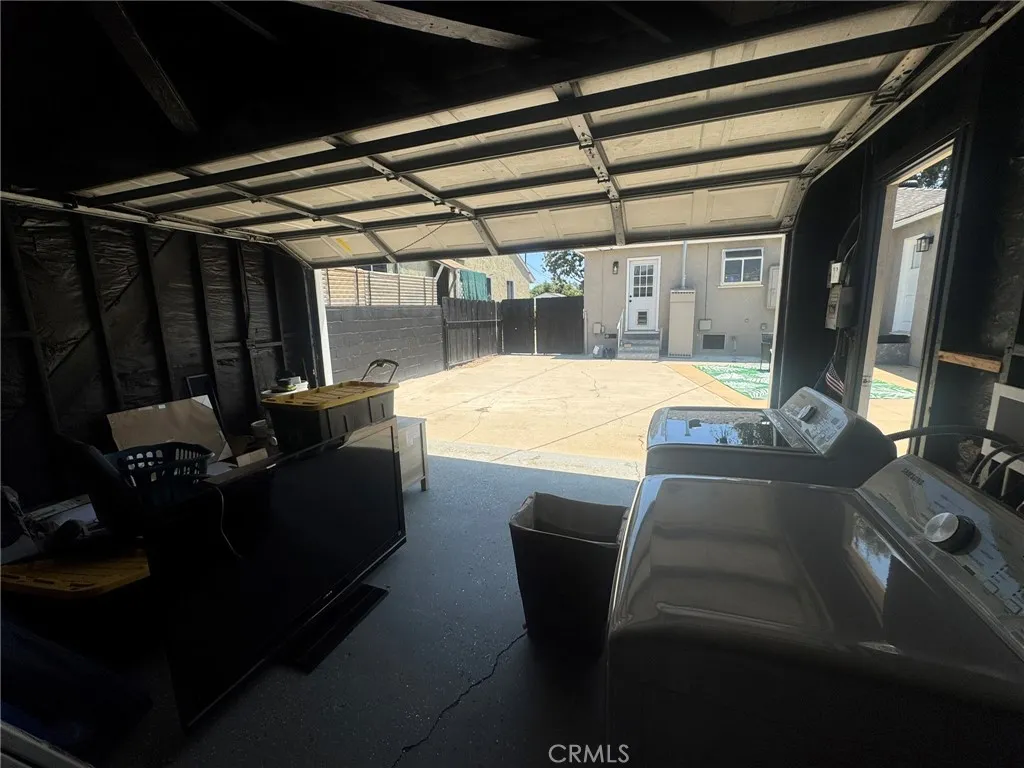 Lakewood, California 90712, United States, 3 Bedrooms Bedrooms, ,2 BathroomsBathrooms,Residential,Pending,188884