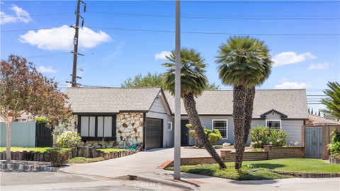 Photo of 528 Essex ST, Glendora, CA 91740 (MLS # AR26222547)