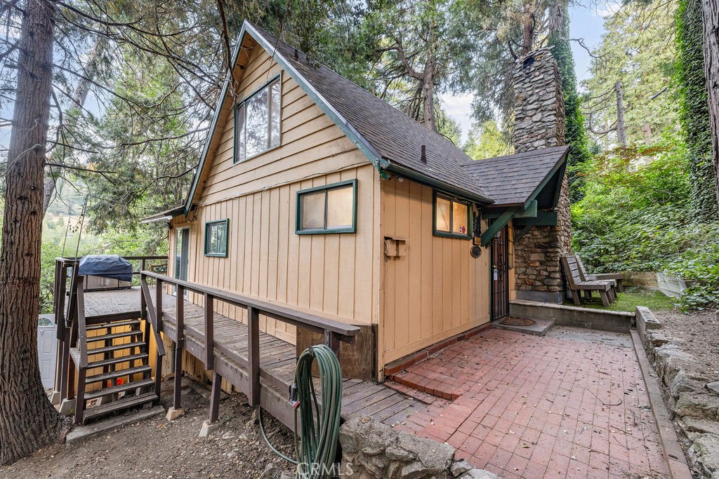 Nestled in the San Bernardino National Forest, this Crestline cabin offers two bedrooms, one fully renovated bathroom, and a lower-level bonus room that’s perfect as an office, studio, or guest space. Stylish updates include a remodeled kitchen and bath paired with custom cabinetry and handcrafted wood details, infusing character into every corner. The home sits on a large lot with outdoor storage units, set against a backdrop of serene forest views—making this a warm and functional mountain retreat at $250,000.
In a market where the median sale price in Crestline hit approximately $357,500 in June?2025 and two-bedroom homes typically sold closer to $315,000, this listing stands out for its value and condition.