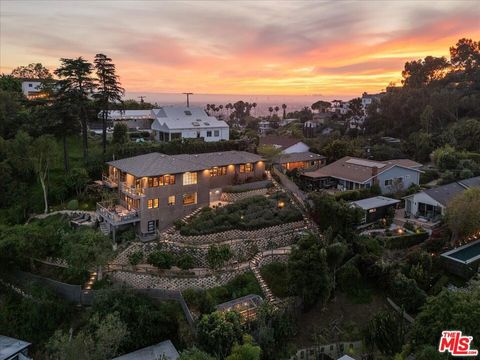 Photo of 1902 Redcliff Street, Los Angeles, CA 90039 (MLS # 26741941)