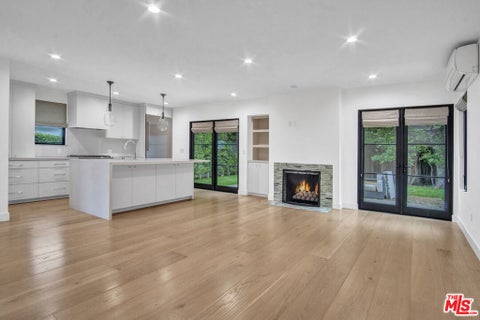 Photo of 11339 Montana Avenue, Los Angeles, CA 90049 (MLS # 26103196)