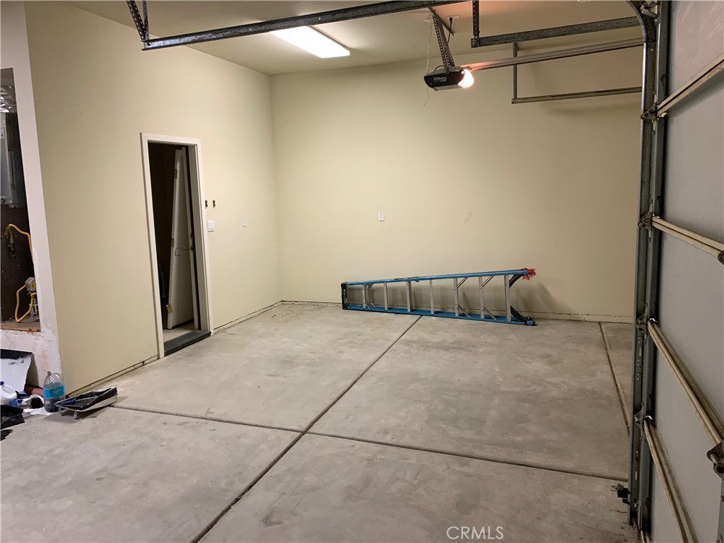 Palm Springs C.C. (33113) - Residential Lease
