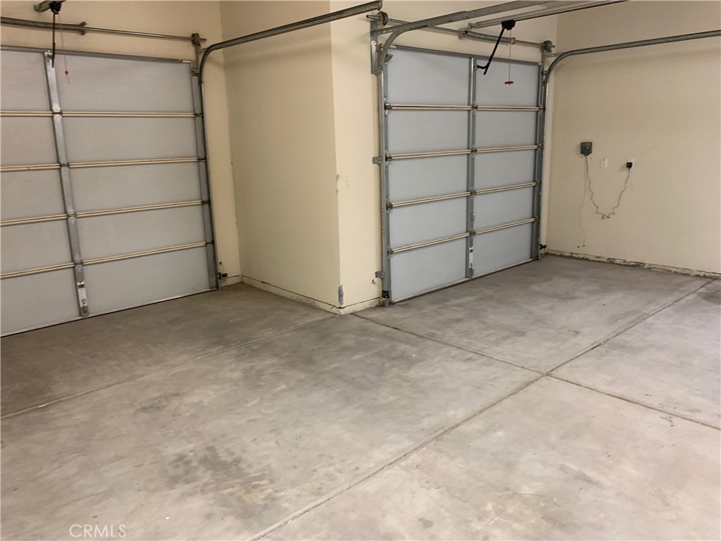 Palm Springs C.C. (33113) - Residential Lease