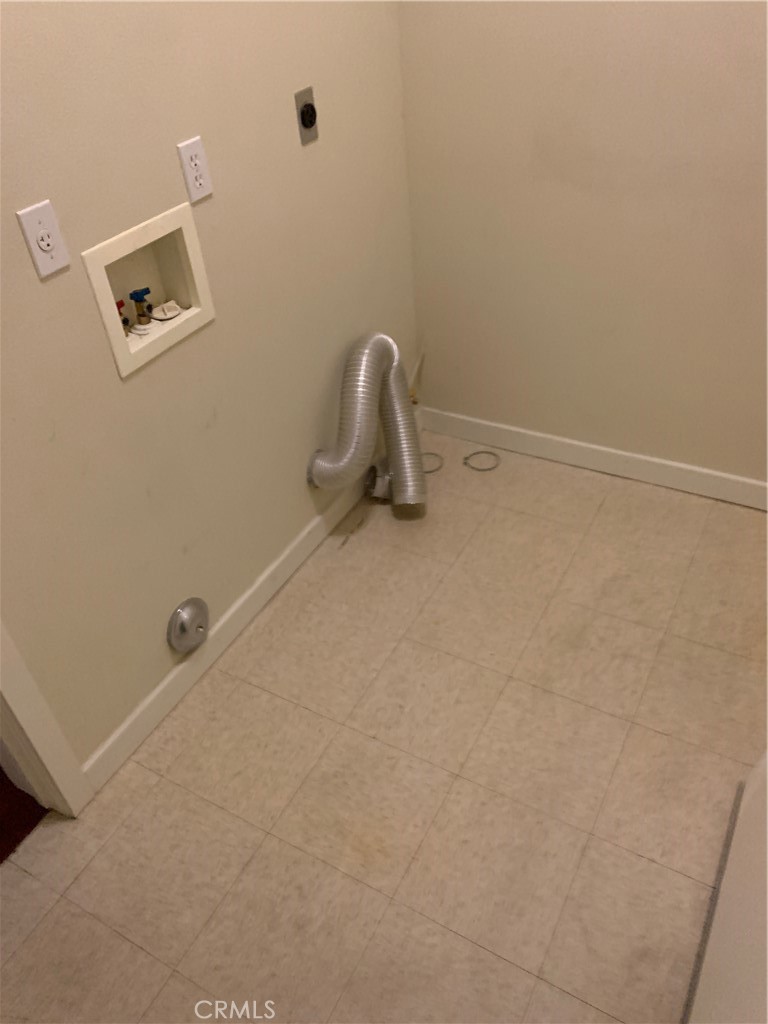 Palm Springs C.C. (33113) - Residential Lease