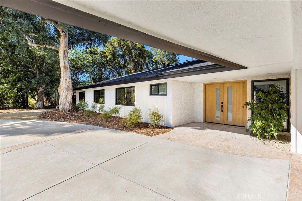 Photo of 17601 McCormick Street, Encino, CA 91316 (MLS # SR25237148)