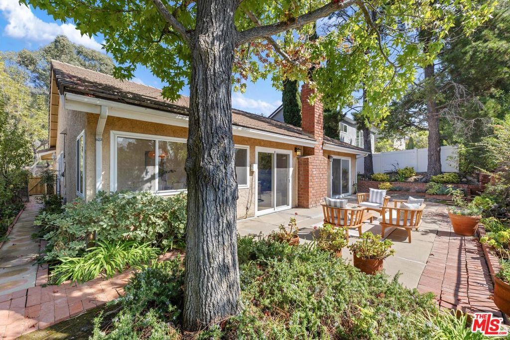 Photo of 1786 Michael Lane, Pacific Palisades, CA 90272 (MLS # 24453729)