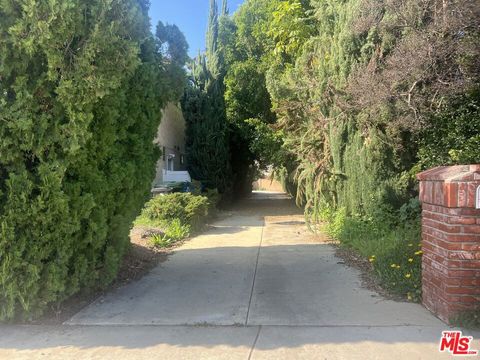 5921 Chimineas Avenue Tarzana CA 91356