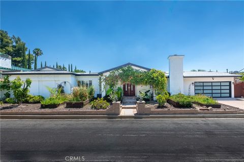 Photo of 3666 Sapphire Drive, Encino, CA 91436 (MLS # SR26112183)