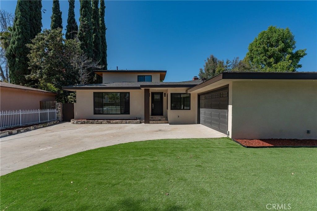 Photo of 6539 Noble Avenue Ave, Van Nuys, CA 91411 (MLS # SR26052936)