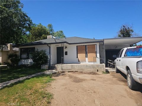 Photo of 1028 W Lansing WAY, Fresno, CA 93705 (MLS # PW26101121)