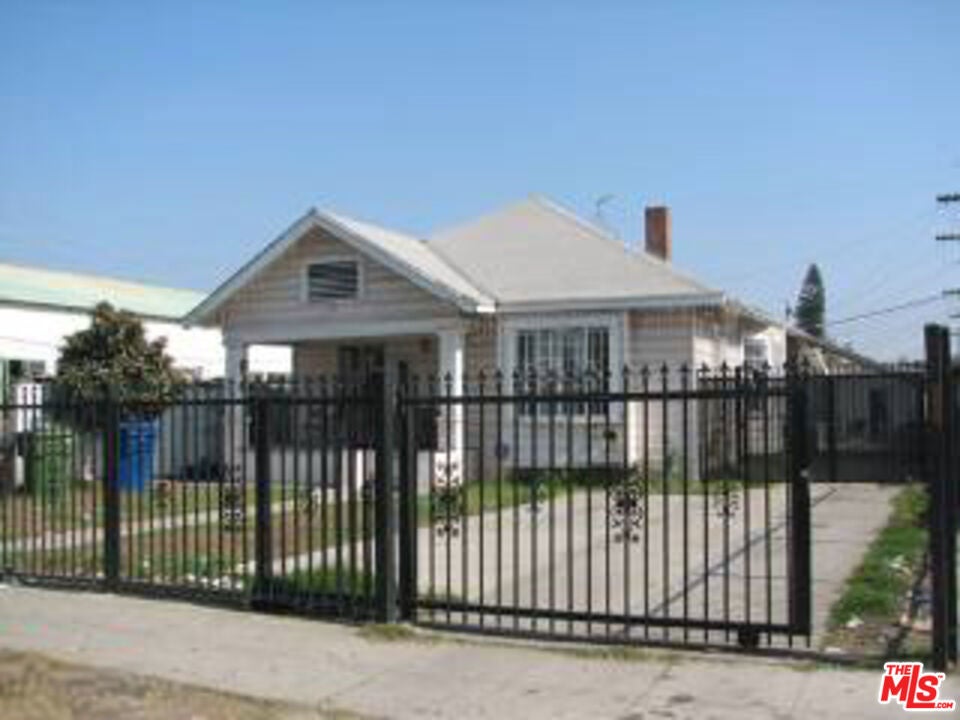 9210 S Figueroa Street