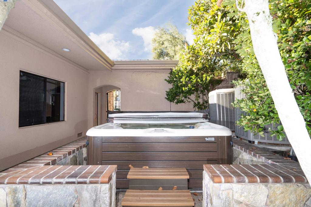 BLACKHAWK COUNTRY CLUB - Residential