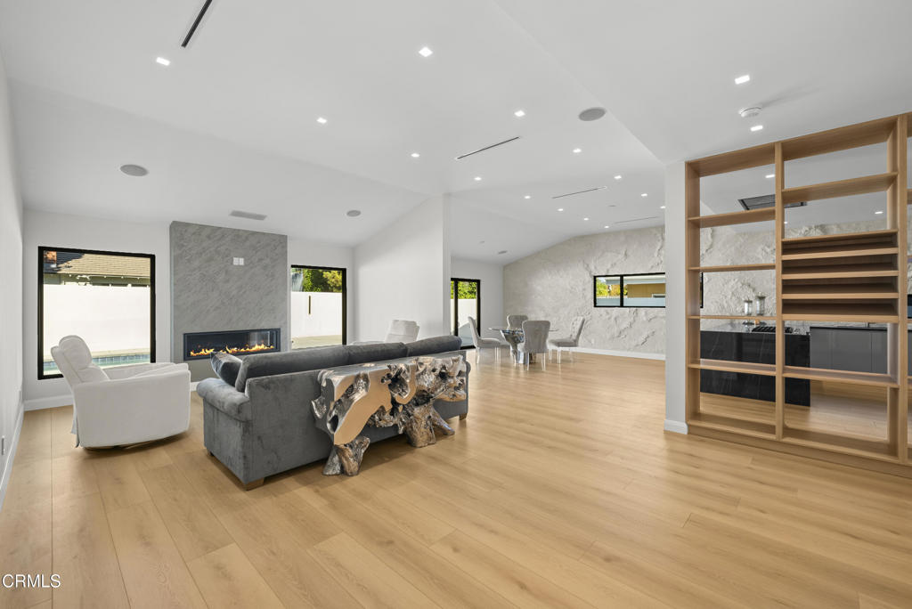 14145 Weddington Street