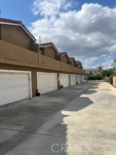 Great unit condominum like located in good are of La Puente has 3 bedrooms, Master bedroom with Private Bathroom and Balcony 2. 5 bathrooms and 2 car Garage and gated community, freshly painted and in great condition Please show it to your qualified clients