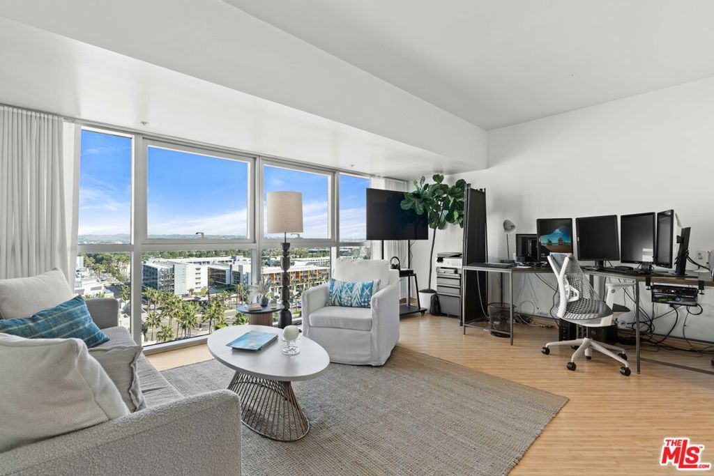 13700 Marina Pointe Drive 1423