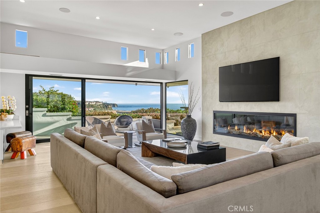17 Monarch Bay