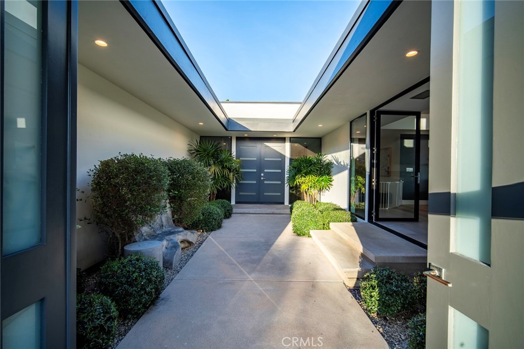 17 Monarch Bay