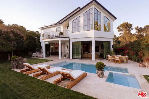 Photo of 1122 La Altura Road, Beverly Hills, CA 90210 (MLS # 26993973)
