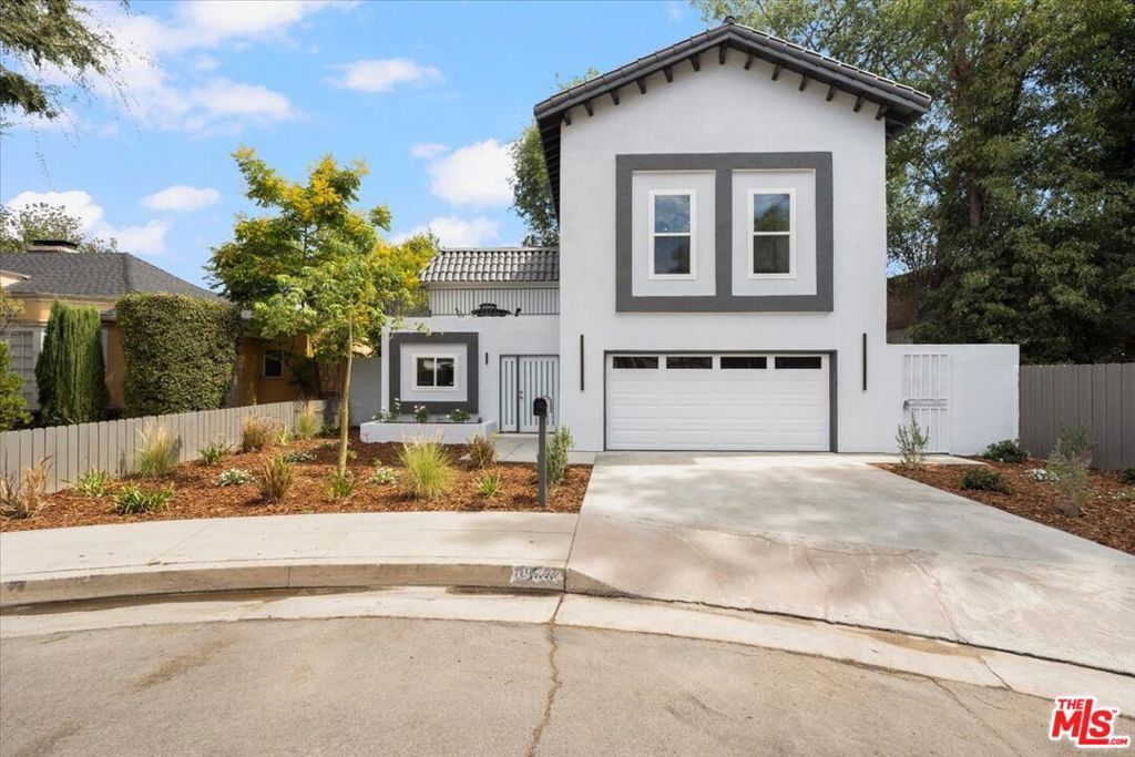 Photo of 4544 Talofa Avenue, Toluca Lake, CA 91602 (MLS # 25596309)