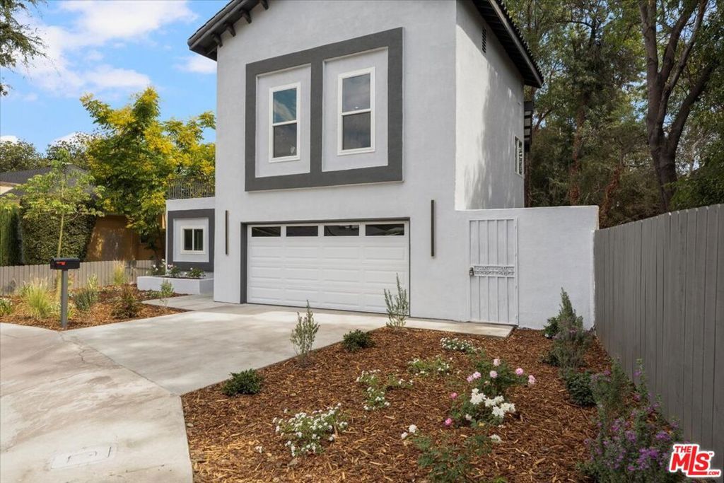 Photo of 4544 Talofa Avenue, Toluca Lake, CA 91602 (MLS # 25596309)