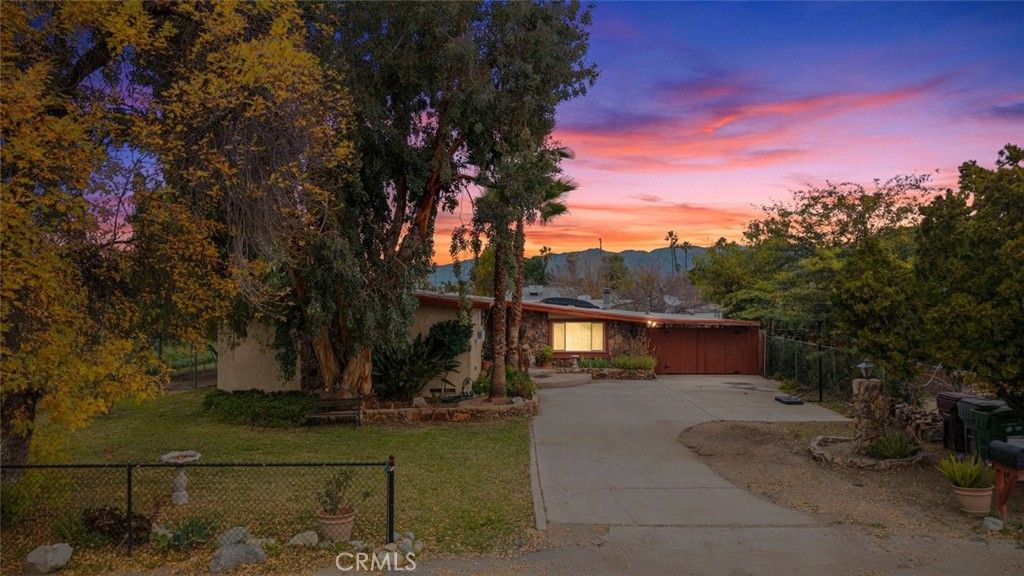 Photo of 40640 Pixie Ln, Hemet, CA 92544 (MLS # SW26003418)