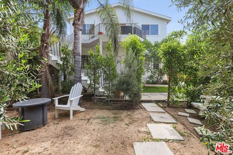 Photo of 1174 S Highland Avenue, Los Angeles, CA 90019 (MLS # 26671287)