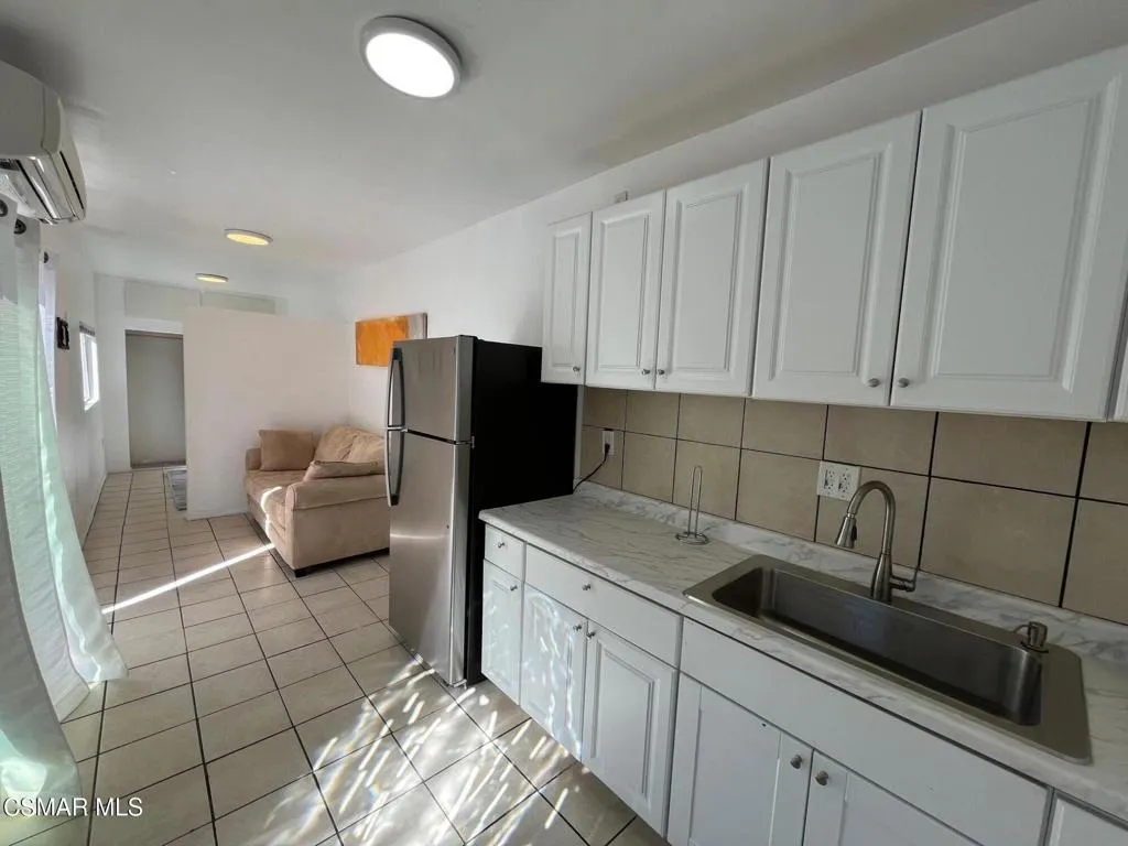 North Hills, California 91343, United States, 1 Bedroom Bedrooms, ,1 BathroomBathrooms,Residential,Active,230412