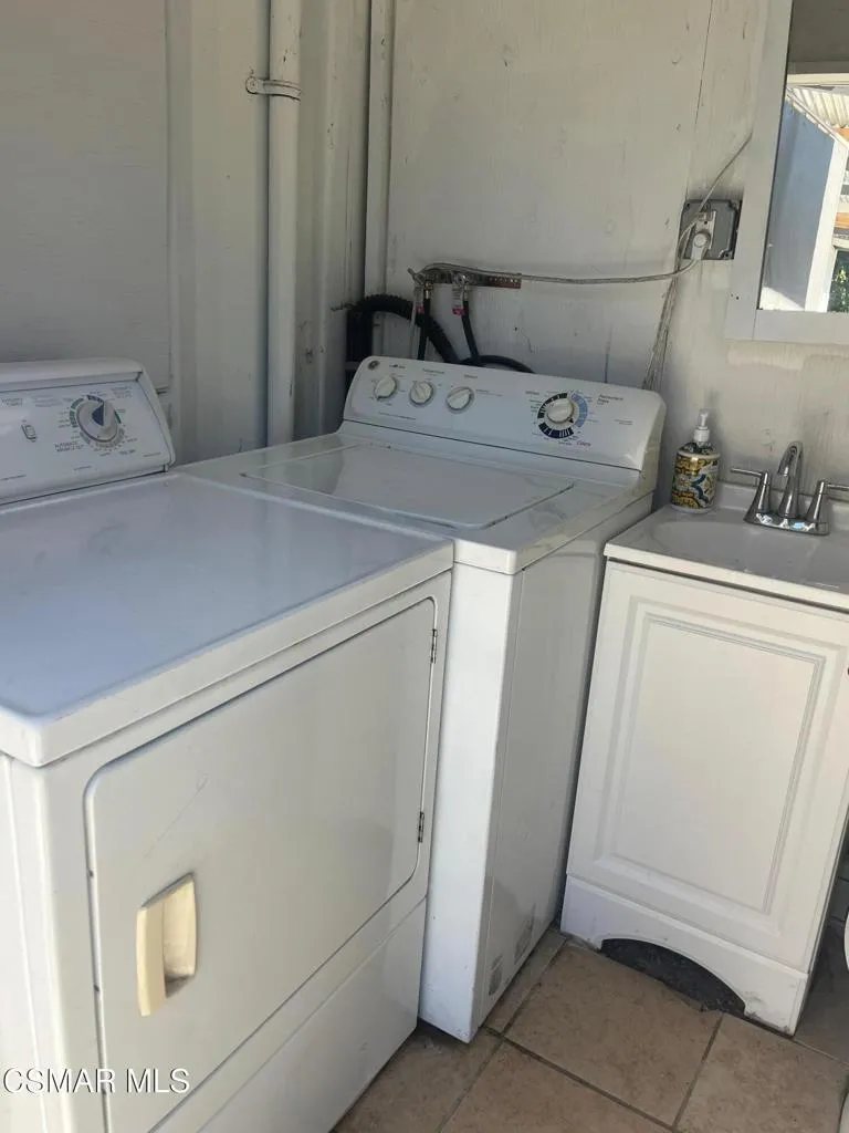 North Hills, California 91343, United States, 1 Bedroom Bedrooms, ,1 BathroomBathrooms,Residential,Active,230412