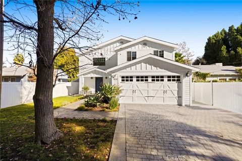 Photo of 5114 Cedros Avenue, Sherman Oaks, CA 91403 (MLS # SR26022277)