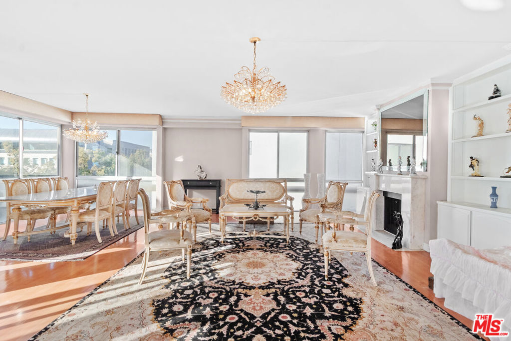 320 N Maple Drive 303