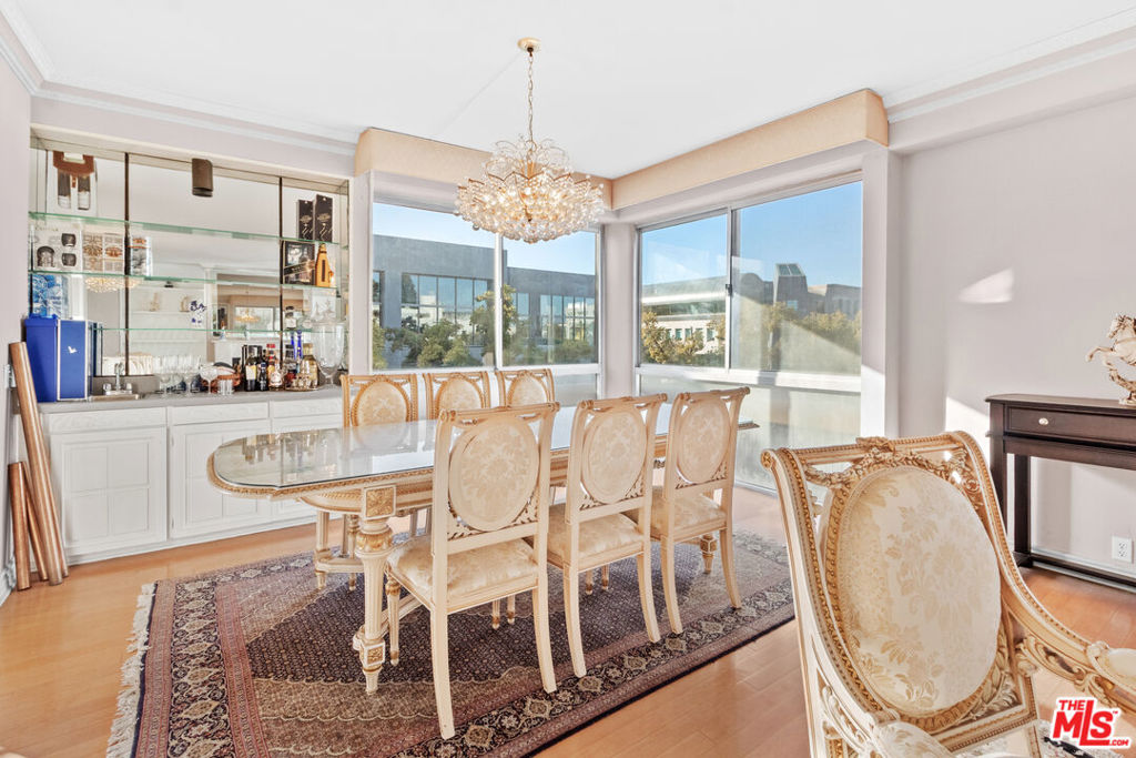 320 N Maple Drive 303