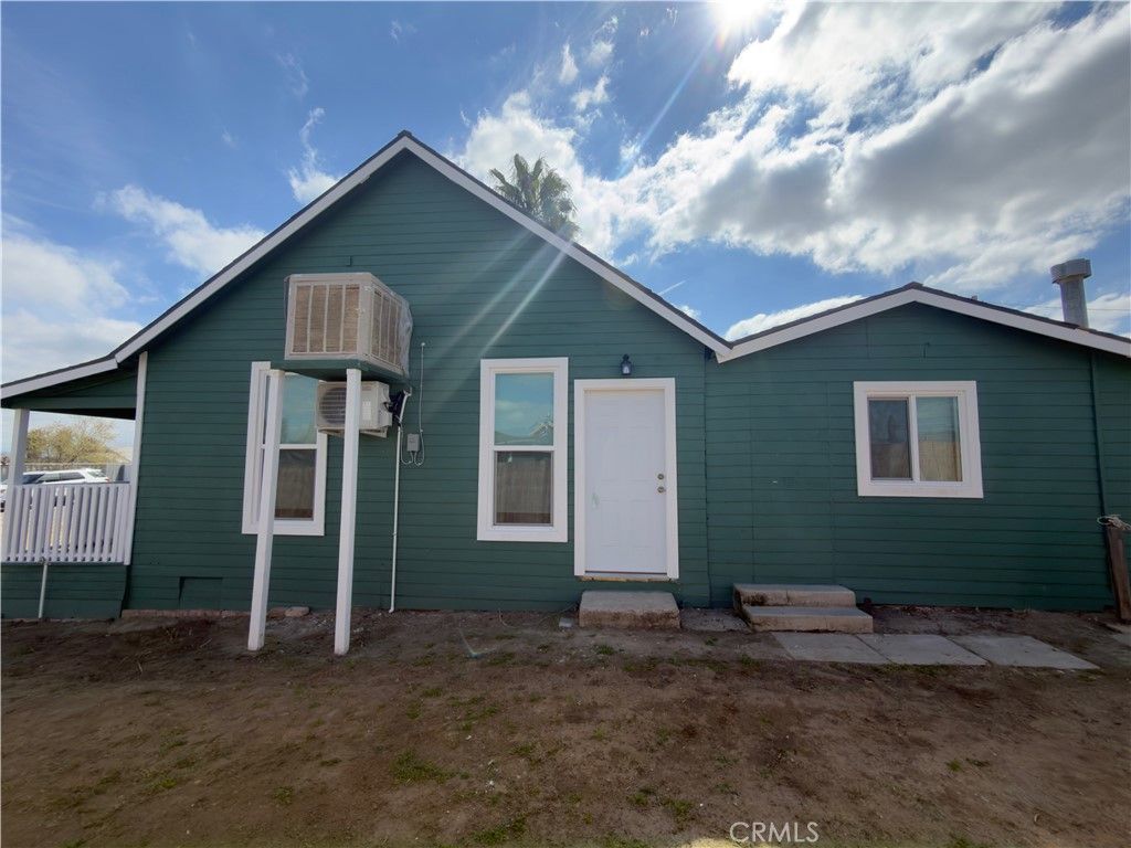 Photo of 215 Naylor Ave, Taft, CA 93268 (MLS # DW26046804)