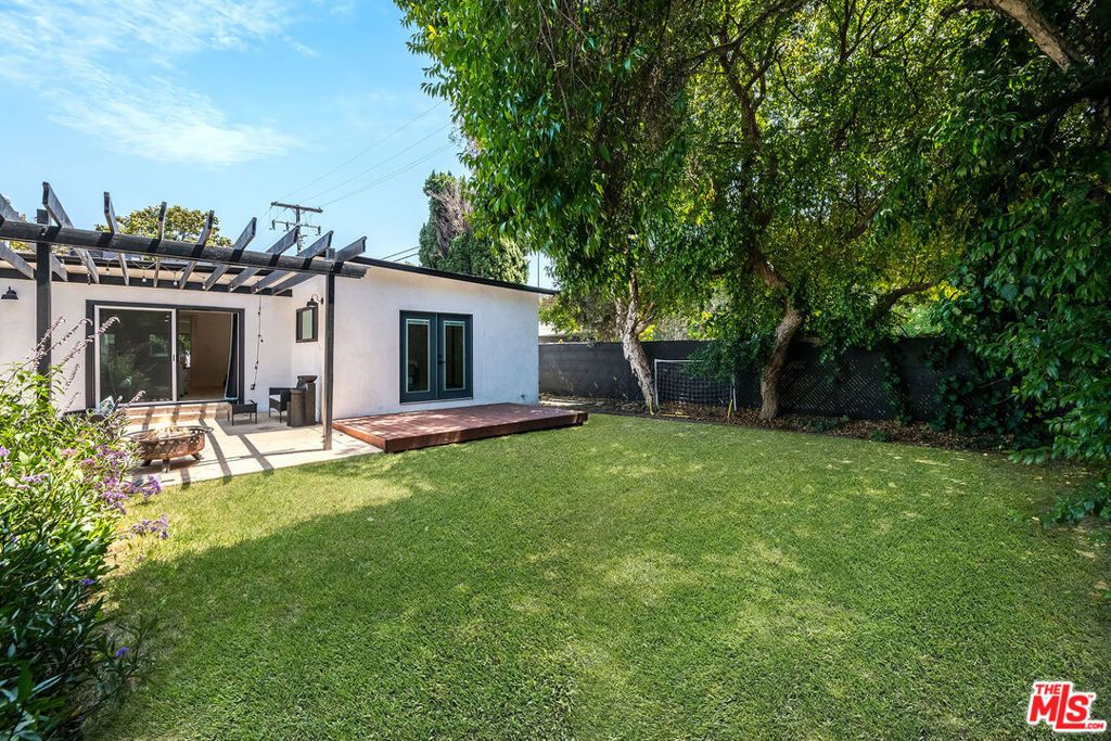 Photo of 11415 Mcdonald Street, Culver City, CA 90230 (MLS # 25533051)