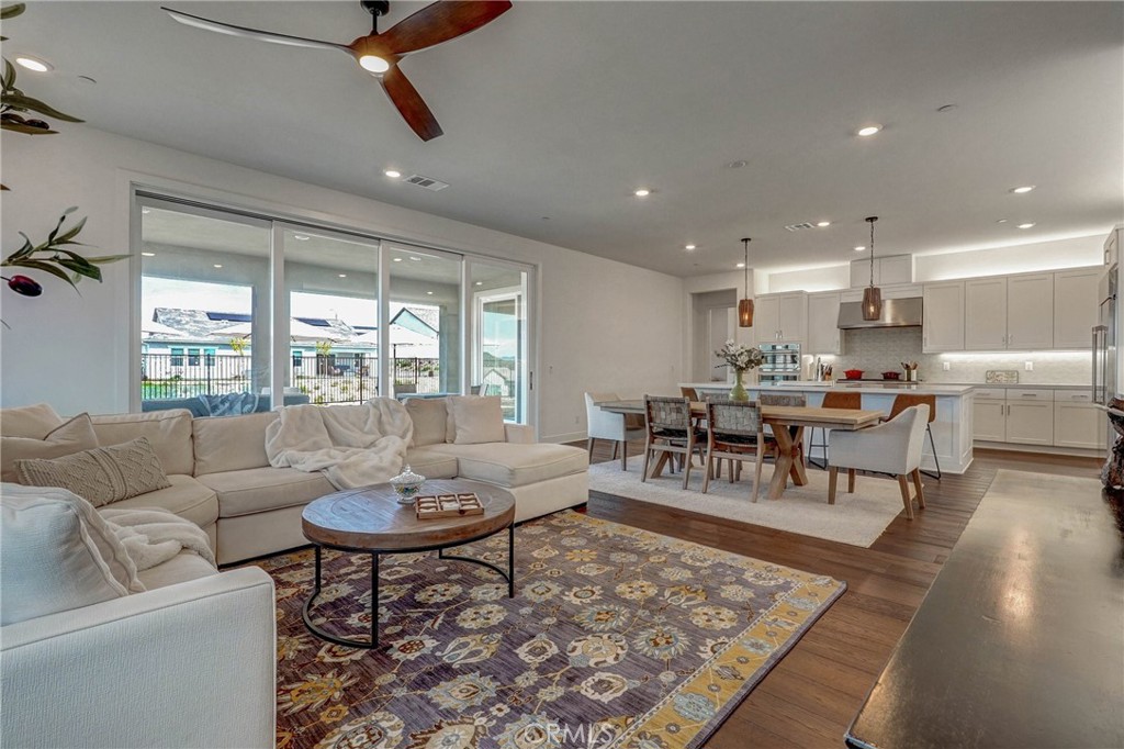 24537 Via Sendero