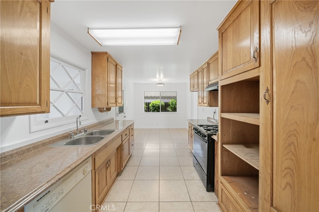 1625 Victoria Drive