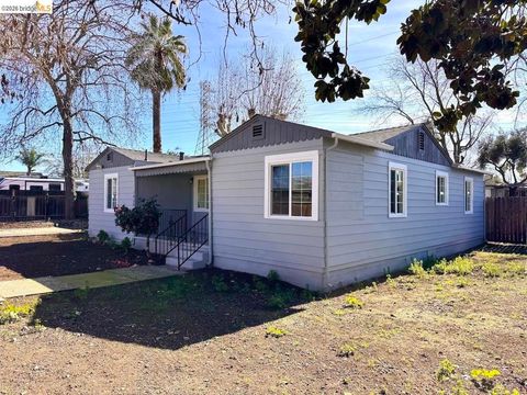 Photo of 1944 1944 Vine Ln, Antioch, CA 94509 (MLS # 41125334)