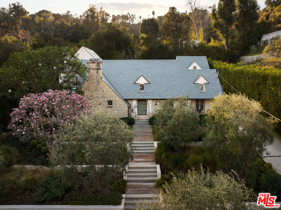 2277 Mandeville Canyon Road